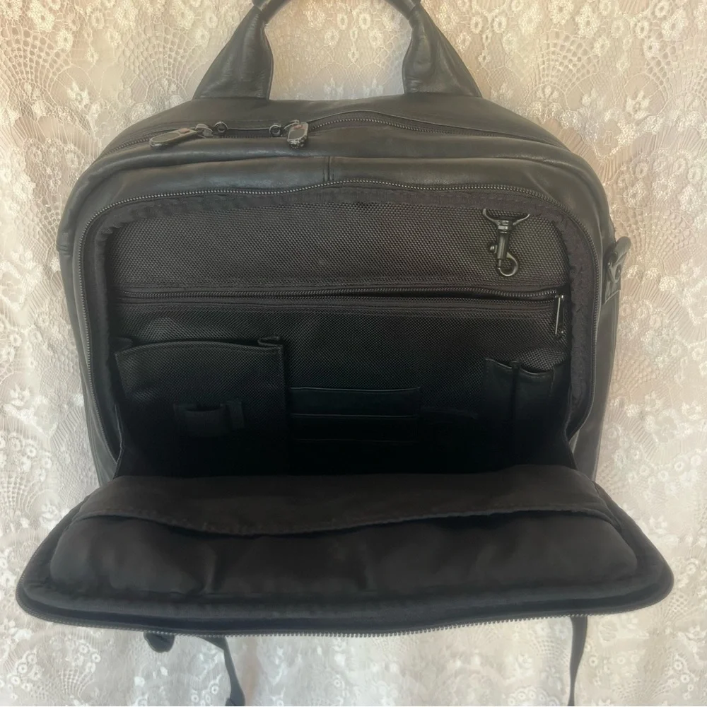 SWISS TECH GEAR Black Laptop/Tablet Pocket Case Shoulder Bag Messenger Backpack